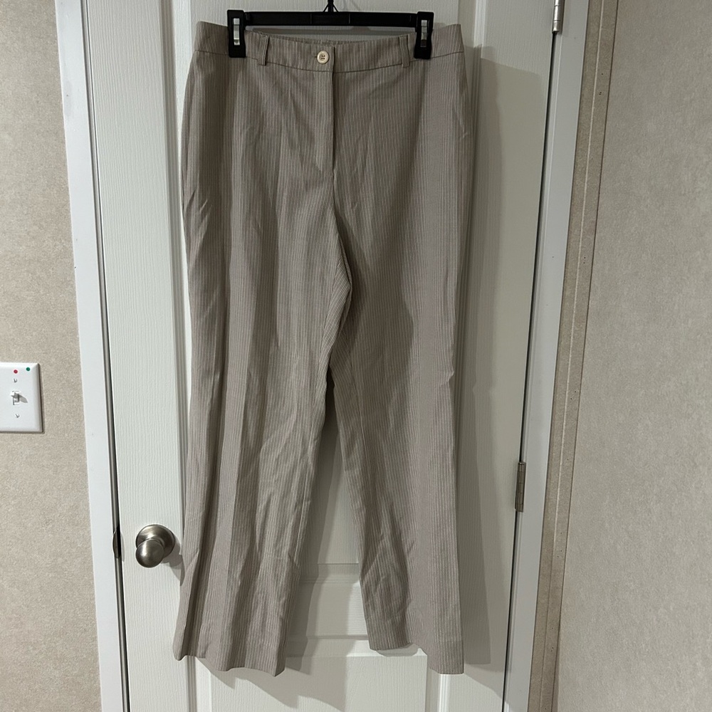 IE Career Pants 12